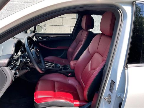 Certified 2024 Porsche Macan AWD/4WD image 5