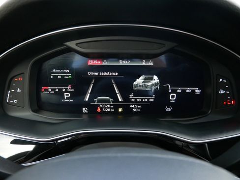 Used 2022 Audi Q7 Premium Plus image 13