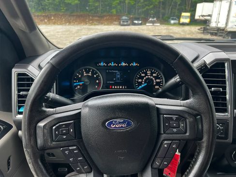 Used 2015 Ford F150 XLT w/ Equipment Group 302A Luxury AWD/4WD image 14
