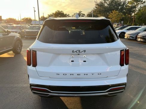 Certified 2022 Kia Sorento S image 6