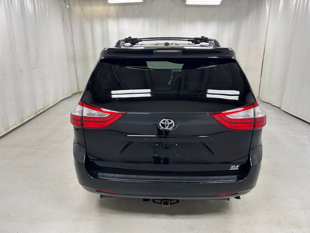 Used 2017 Toyota Sienna XLE Premium AWD/4WD image 5