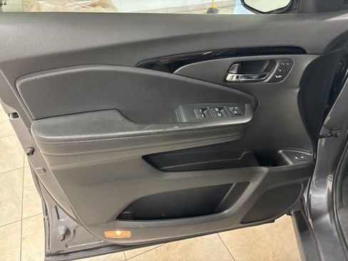 Used 2021 Honda Pilot Touring image 14