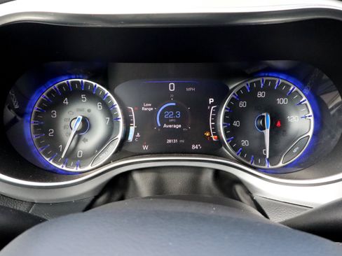 Used 2025 Chrysler Pacifica Limited FWD image 33