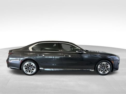 Used 2023 BMW i7 xDrive60 image 8