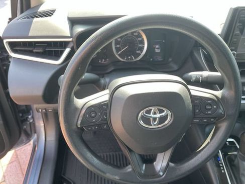 Used 2022 Toyota Corolla LE FWD image 15