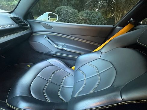 Used 2019 Ferrari 488 GTB image 13