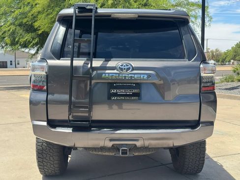 Used 2017 Toyota 4Runner SR5 AWD/4WD image 7