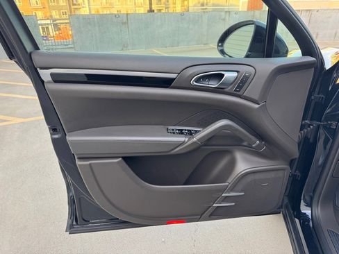 Used 2018 Porsche Cayenne S image 11