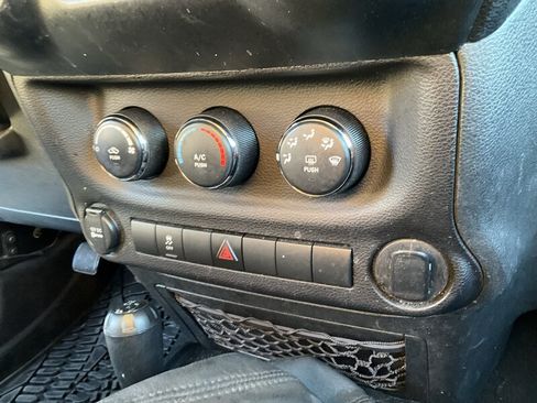 Used 2012 Jeep Wrangler Sport AWD/4WD image 23