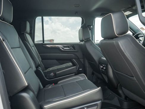 New 2026 GMC Yukon XL Elevation w/ LPO, Elevation Black Package AWD/4WD image 13