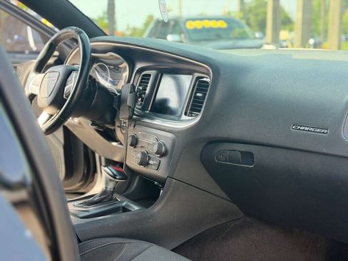 Used 2017 Dodge Charger SXT RWD image 11