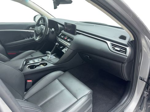 Used 2025 Genesis G70 2.5T RWD image 30