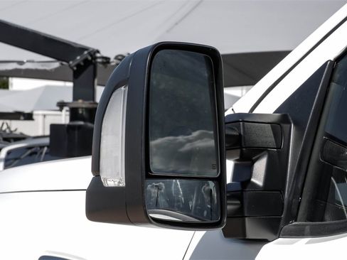 Used 2024 Nissan Titan PRO-4X w/ Pro-4x Convenience Package image 48