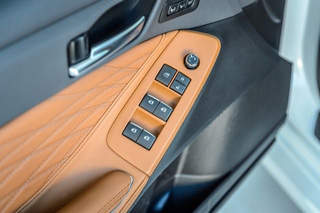 Used 2019 Toyota Avalon Limited FWD image 53