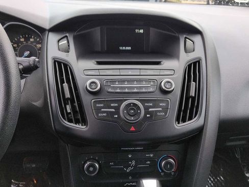 Used 2015 Ford Focus SE image 28