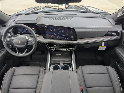 New 2026 Chevrolet Suburban Premier AWD/4WD image 19