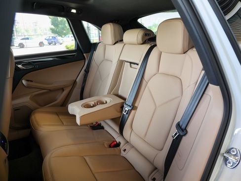 Certified 2026 Porsche Macan AWD/4WD image 42