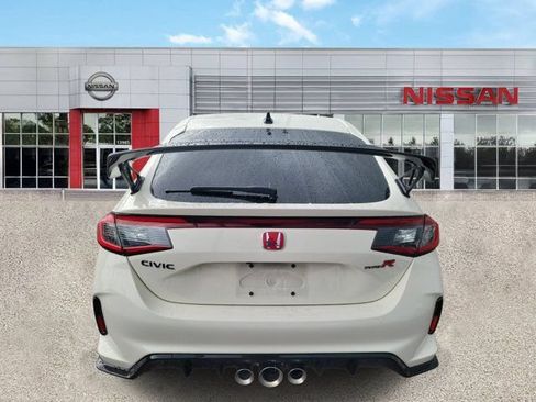 Used 2024 Honda Civic Type R image 3