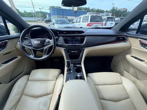 Used 2017 Cadillac XT5 Luxury w/ Driver Awareness Package FWD image 19