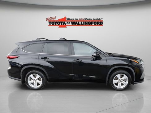 Used 2023 Toyota Highlander LE AWD/4WD image 13