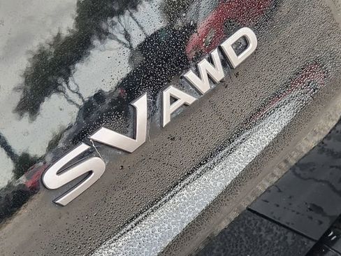 Used 2024 Nissan Rogue SV image 9