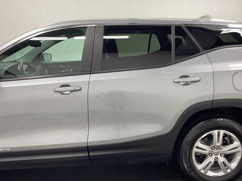 Used 2024 GMC Terrain SLE FWD image 13