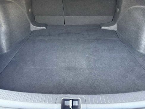 Used 2021 Toyota Corolla LE image 6