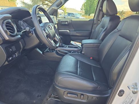 Certified 2022 Toyota Tacoma TRD Off-Road w/ TRD Premium Off Road Package AWD/4WD image 15