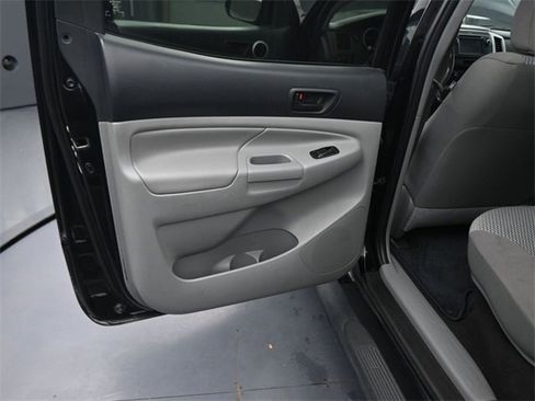 Used 2013 Toyota Tacoma PreRunner w/ SR5 Pkg image 15