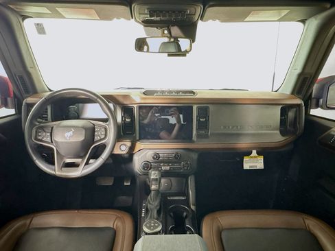 Used 2024 Ford Bronco Outer Banks AWD/4WD image 13