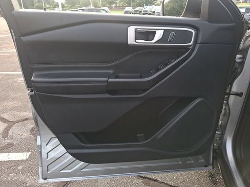 Used 2020 Ford Explorer XLT w/ Equipment Group 202A AWD/4WD image 12