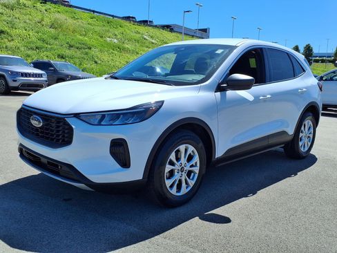 Used 2023 Ford Escape Active w/ Tech Pack #1 AWD/4WD image 3