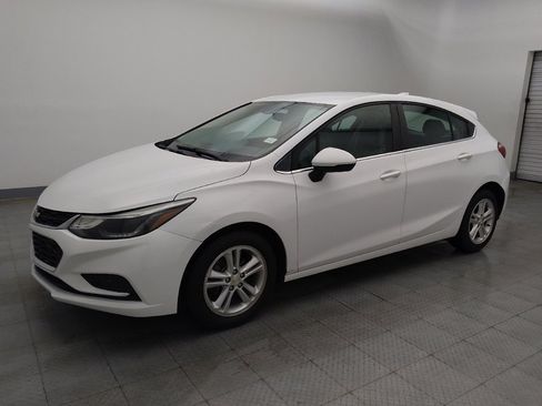 Used 2018 Chevrolet Cruze LT image 2