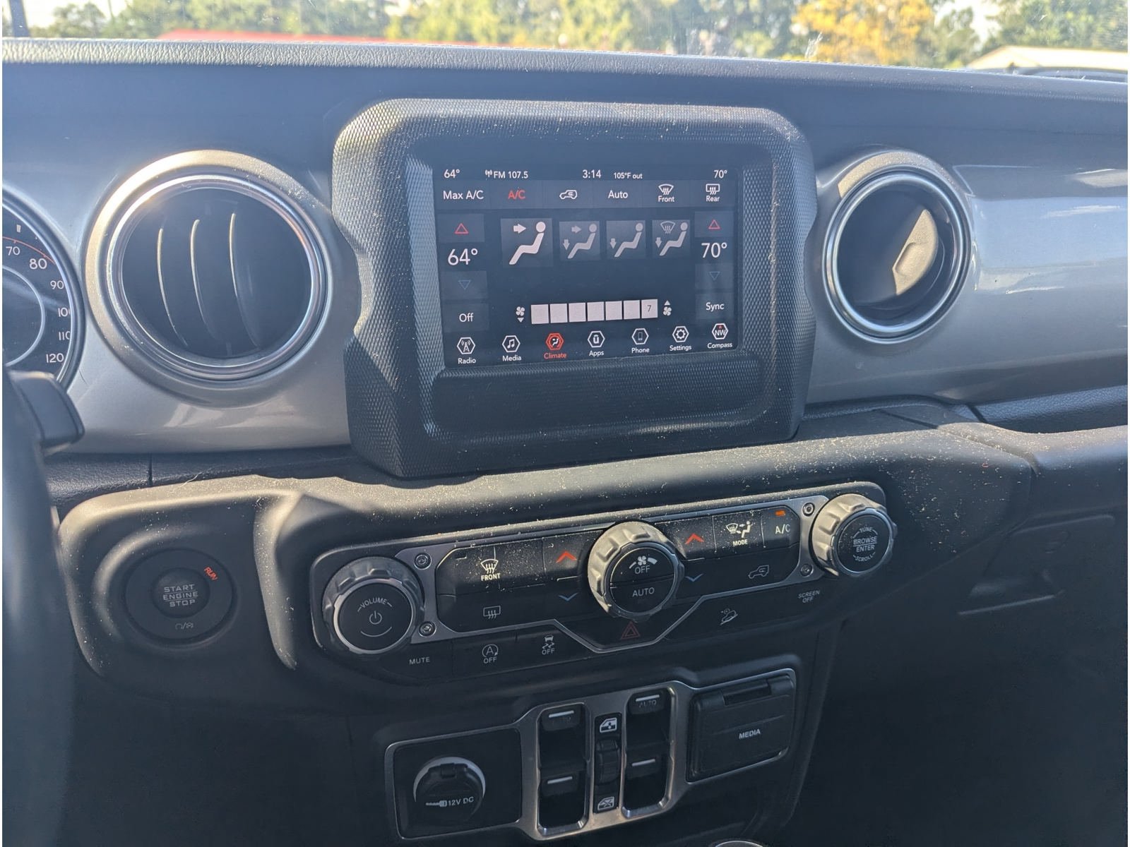Used 2019 Jeep Wrangler Unlimited Sahara AWD/4WD image 18
