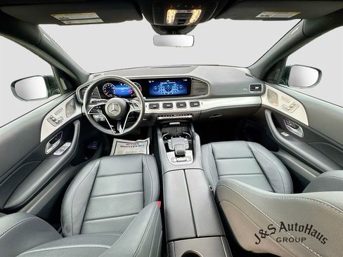 Used 2024 Mercedes-Benz GLS 450 4MATIC image 28