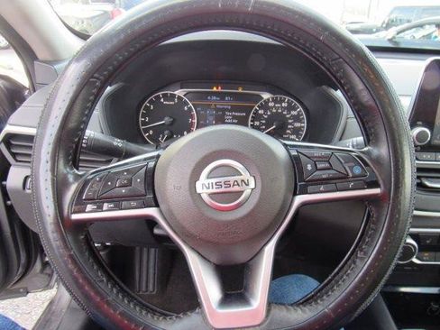 Used 2022 Nissan Altima 2.5 SV w/ SV Premium Package image 15