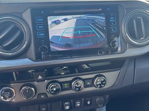 Used 2018 Toyota Tacoma TRD Sport image 27