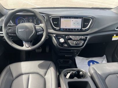 New 2026 Chrysler Pacifica Select