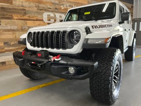 Used 2025 Jeep Wrangler Unlimited Rubicon AWD/4WD image 16