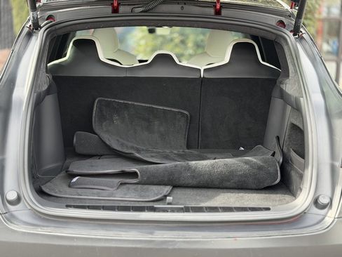 Used 2022 Tesla Model X image 18