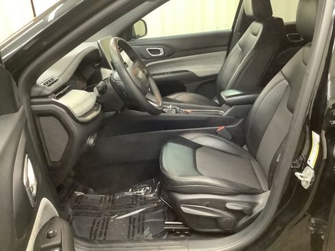 Used 2024 Jeep Compass Latitude AWD/4WD image 14