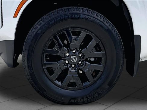Used 2024 Nissan Frontier SV w/ SV Convenience Package RWD image 11