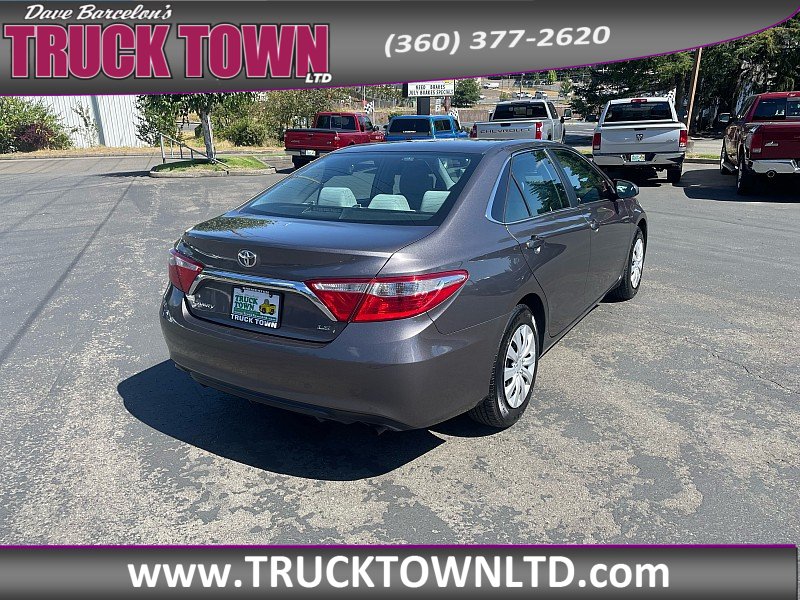 Used 2015 Toyota Camry LE FWD image 5