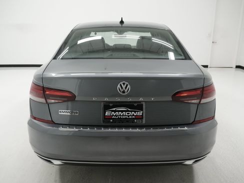 Used 2022 Volkswagen Passat 2.0T SE image 5
