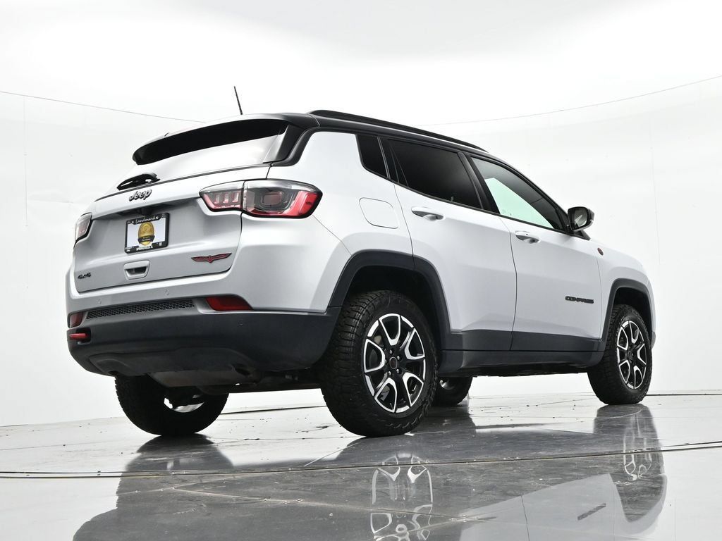 Used 2025 Jeep Compass Trailhawk AWD/4WD image 22
