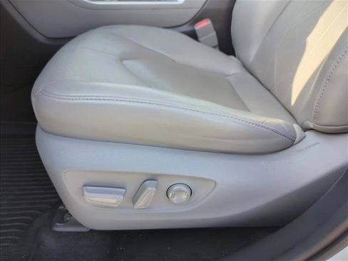 Used 2023 Toyota Highlander Platinum FWD image 13
