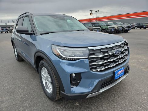 New 2026 Ford Explorer Active w/ Active Comfort Package image 2