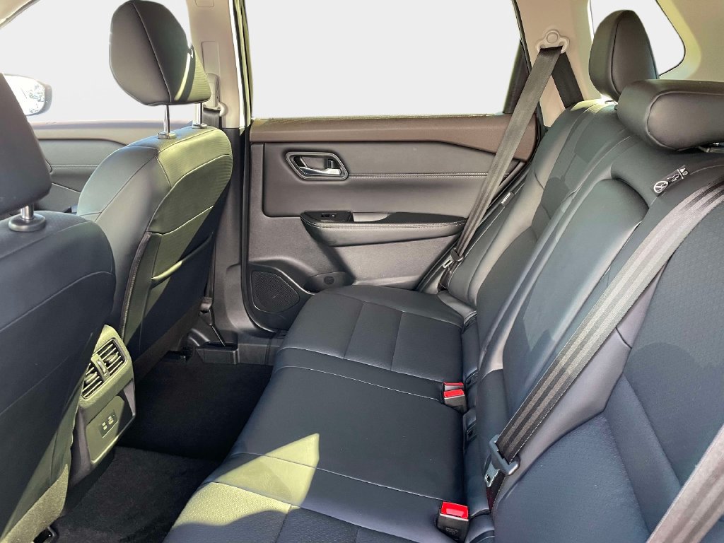 Used 2023 Nissan Rogue SV w/ SV Premium B Package AWD/4WD image 16