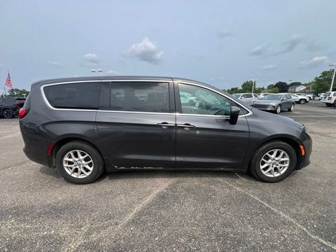 Used 2018 Chrysler Pacifica LX FWD image 4