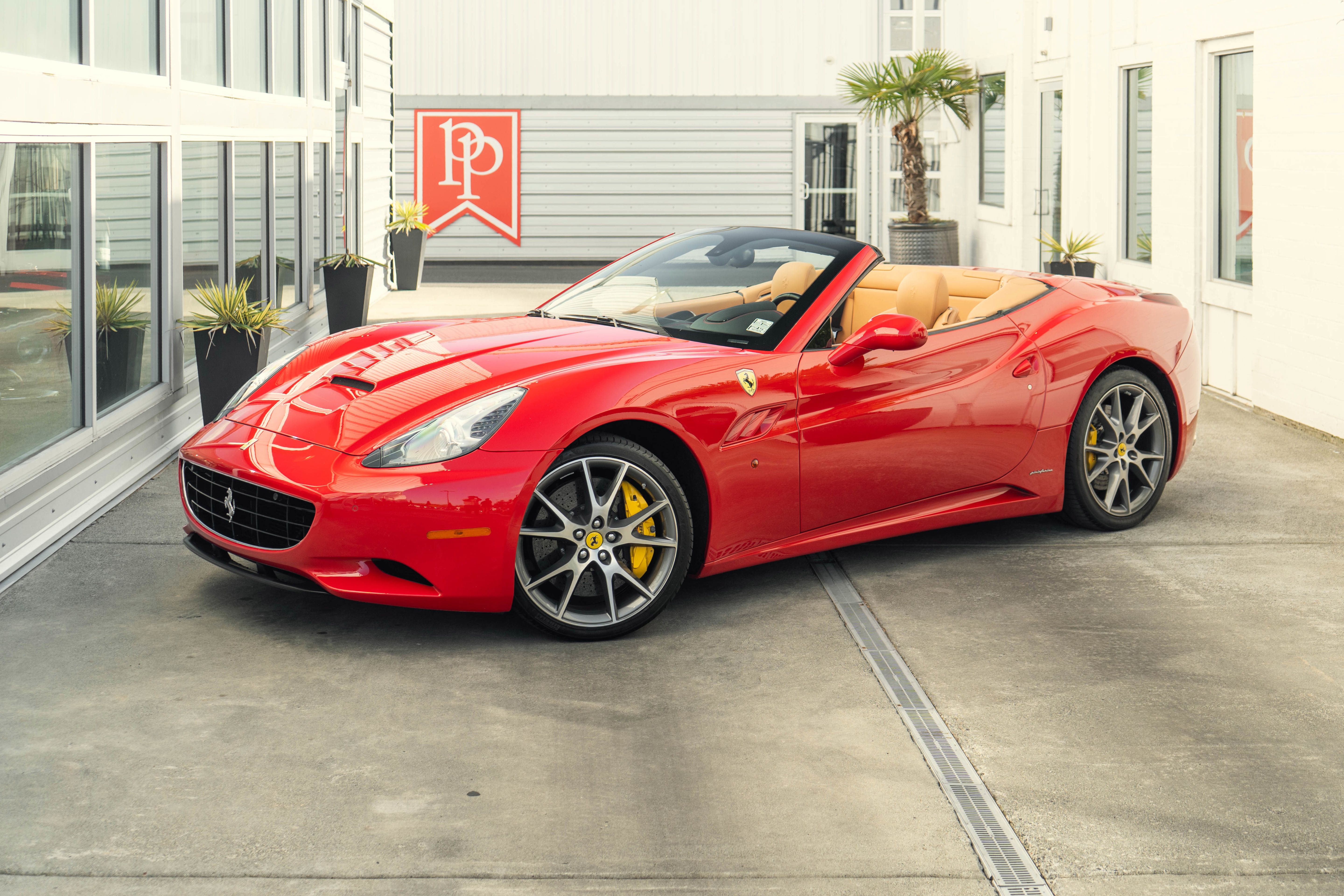 Used 2010 Ferrari California RWD image 2